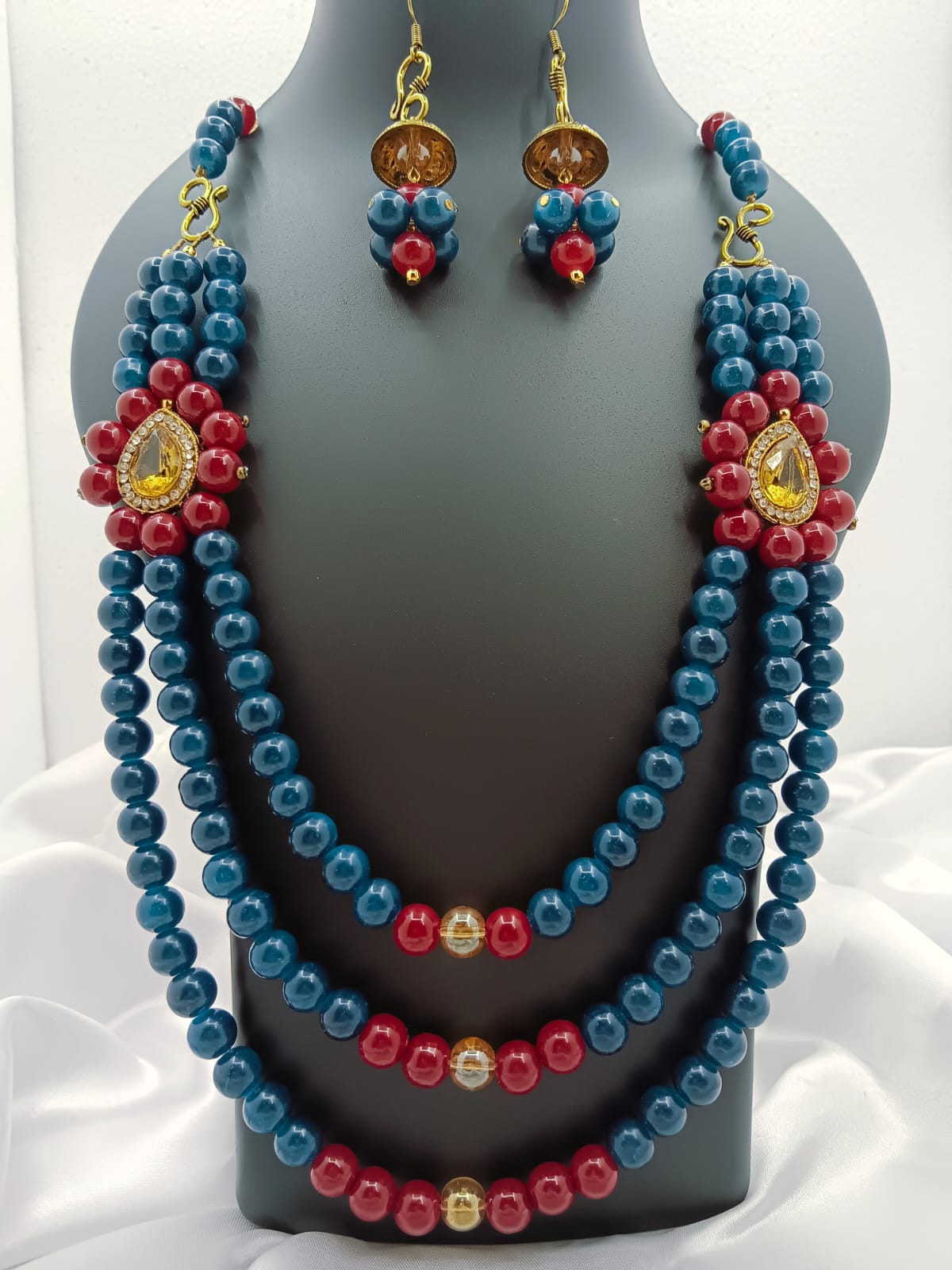 Elegant Blue & Red Beaded Trio with Golden Stone