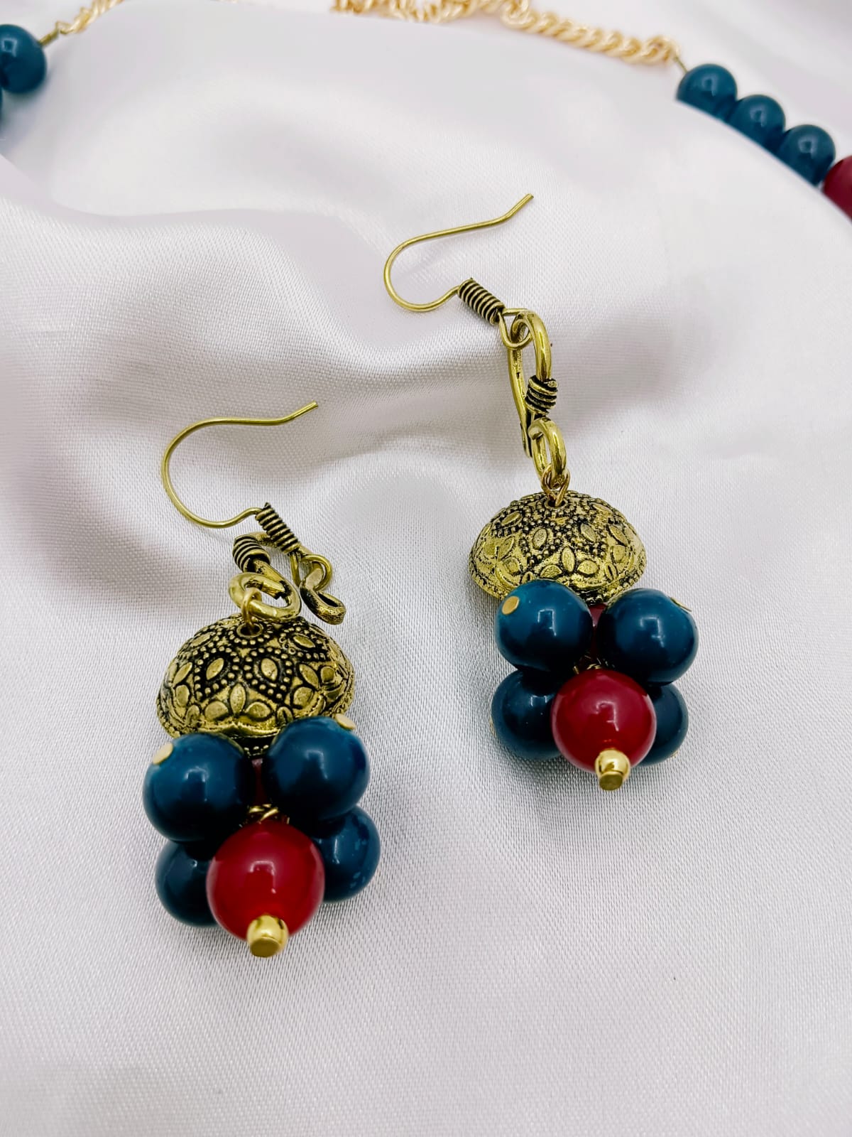 Elegant Blue & Red Beaded Trio with Golden Stone