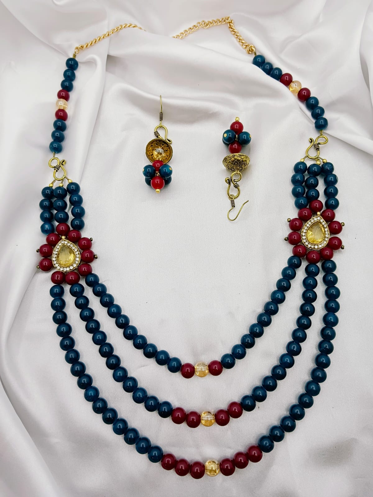 Elegant Blue & Red Beaded Trio with Golden Stone